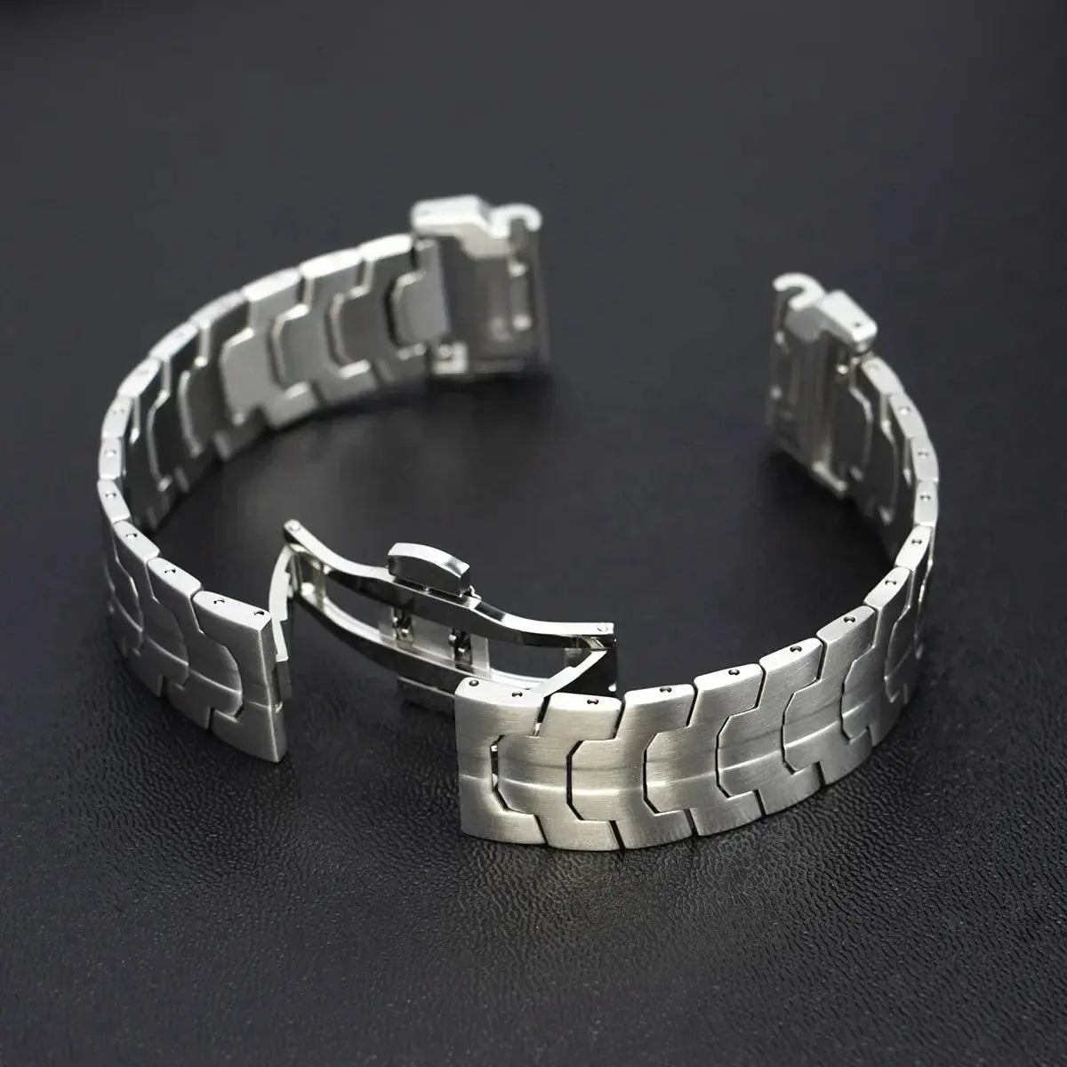 ProTitan Stainless Steel Band for Garmin Fenix 8X 7X, 6X, and Forerunner 945 — product view 10