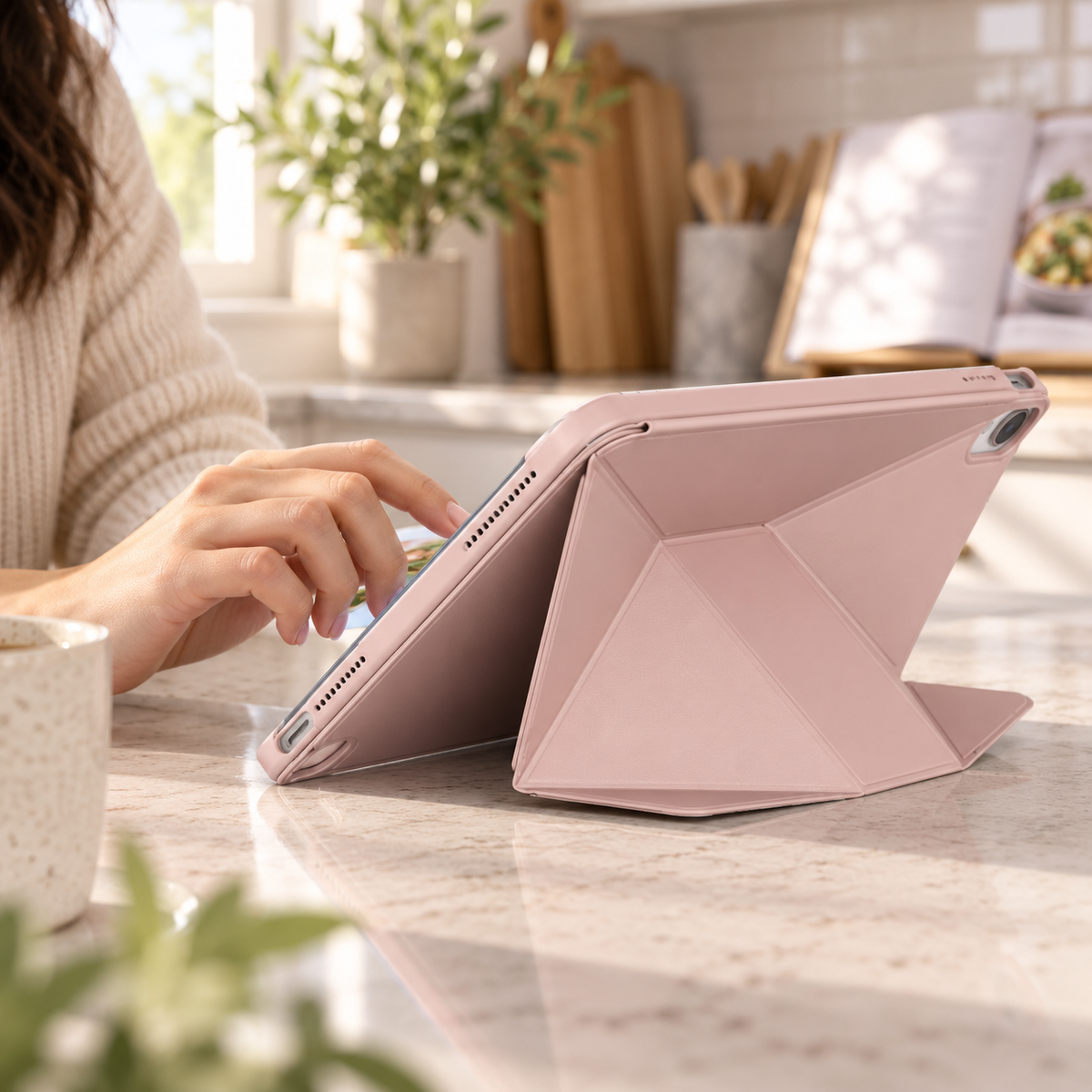 Avontic FormaLift Orbit iPad case lifestyle image 02