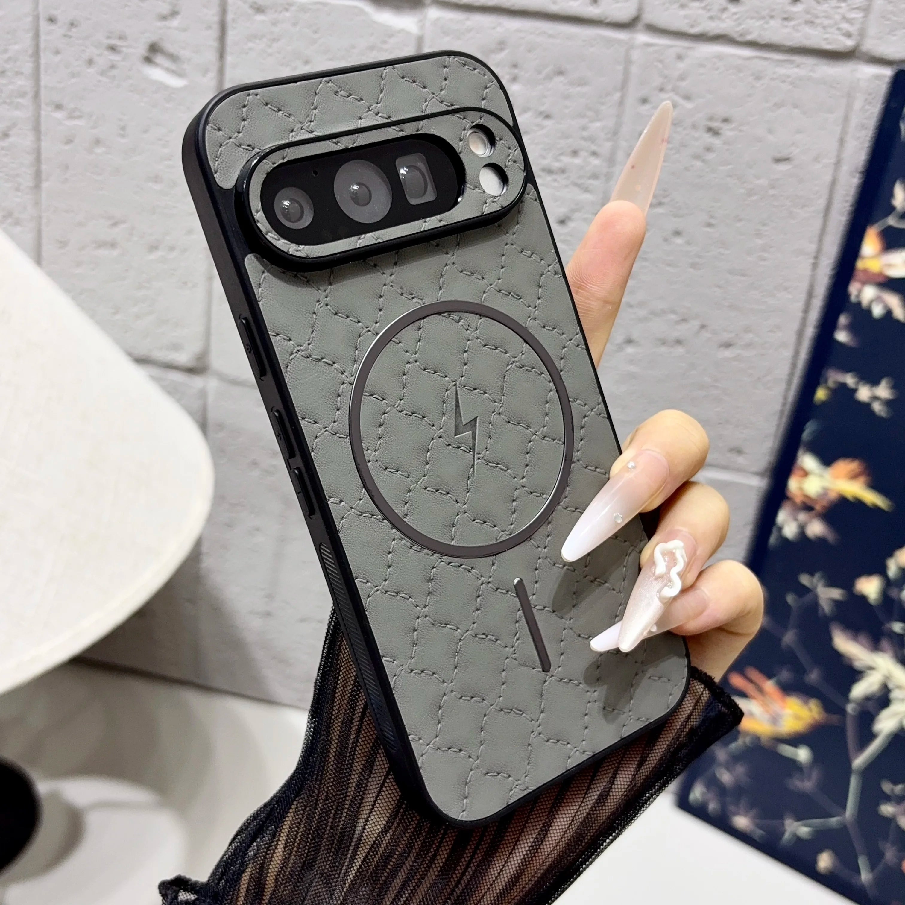 Avontic QuiltLuxe Google Pixel case in Gray – variant image