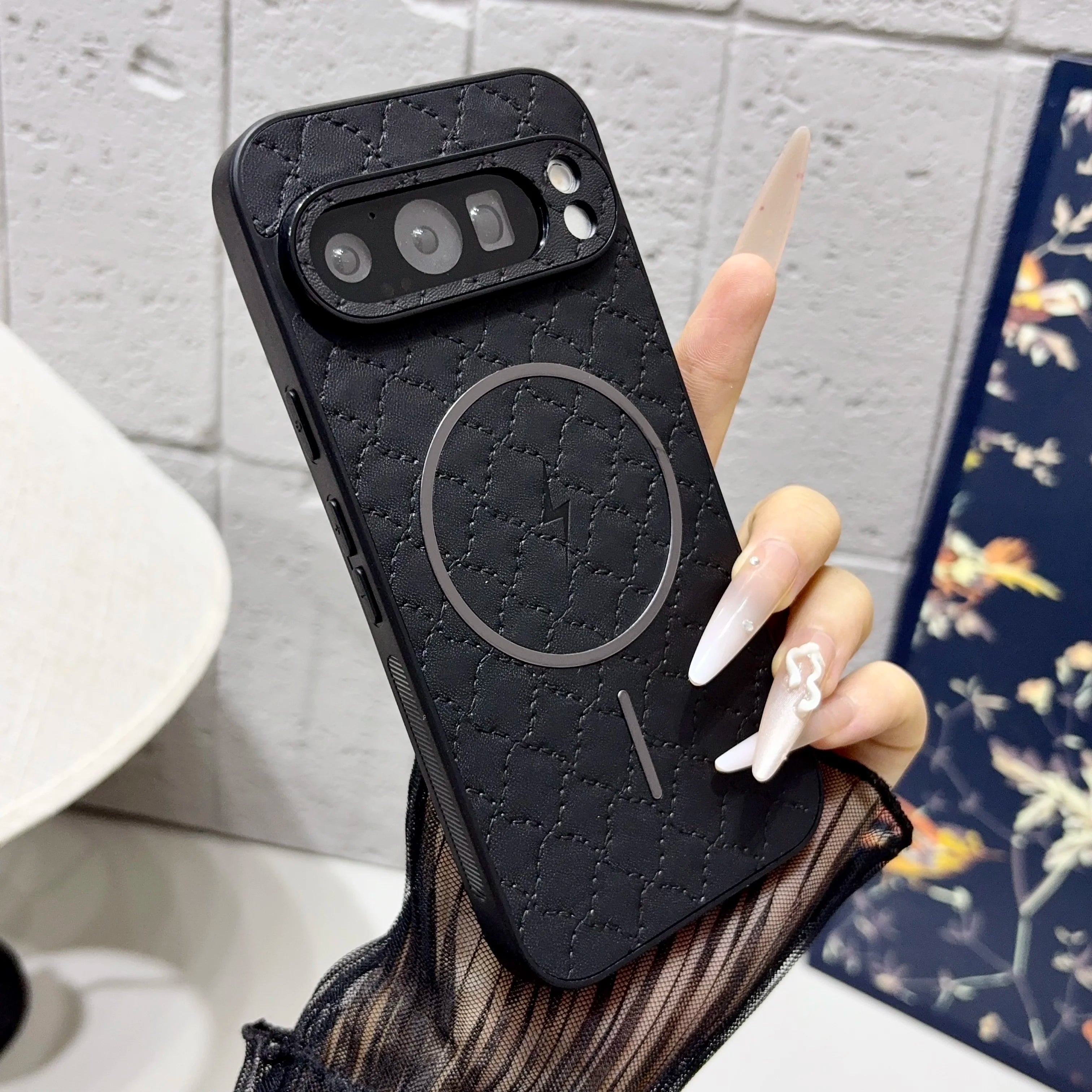 Avontic QuiltLuxe Google Pixel case in Black – variant image