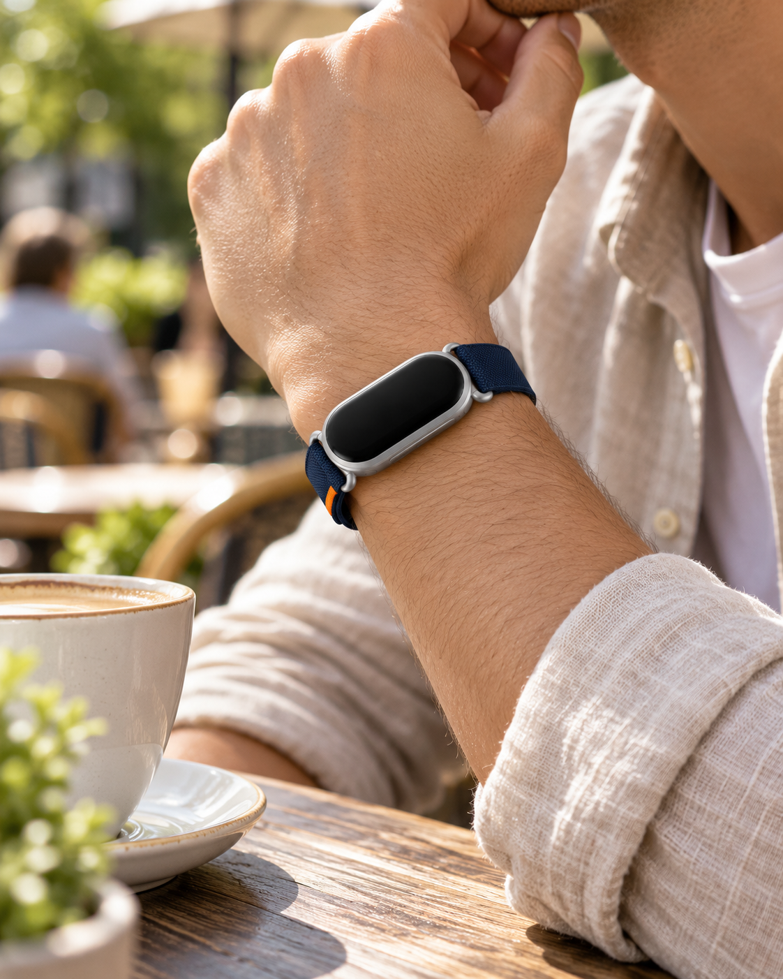 Avontic FluxLoop Magnetic Nylon Band, worn in an everyday setting; tracker shown for fit, not included