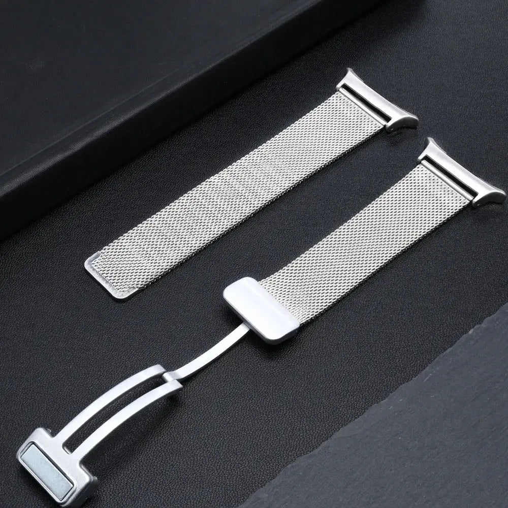 GalaxyMesh Pro magnetic closure and continuous fit adjustment detail